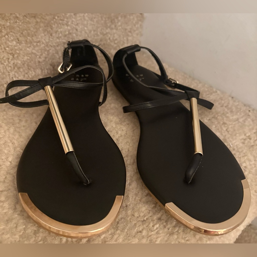 Women's Black leather Archer Strap Sandals with gold accents Size 7 run big